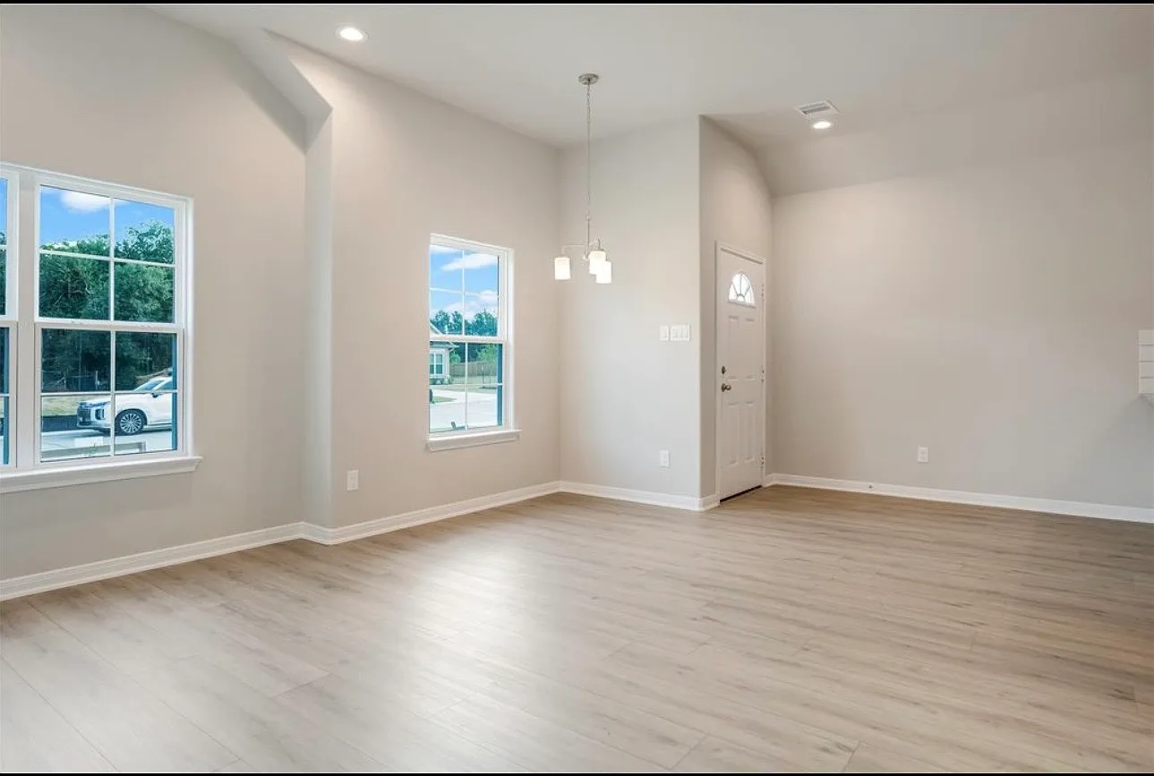 11869 E Gate Dr — Photo 2