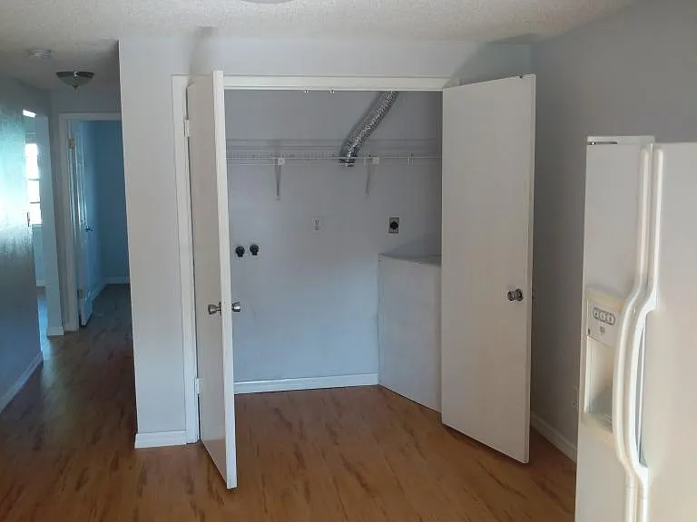 Washer & Dryer Hookups