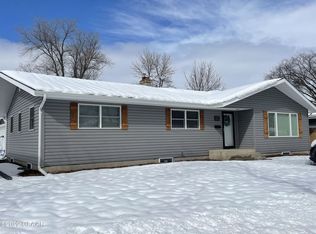 614 23rd Ave S, Grand Forks, ND 58201