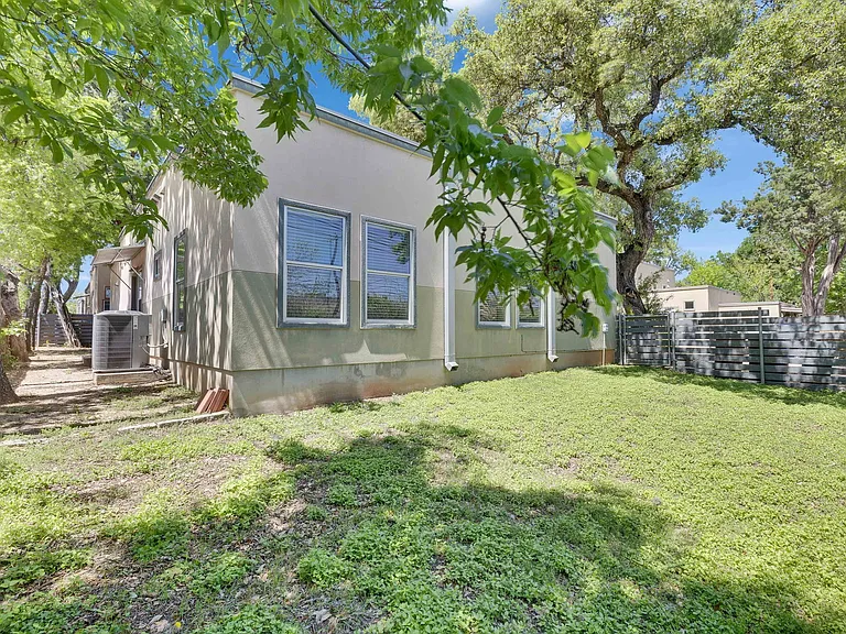 3808 Menchaca Rd — Photo 27