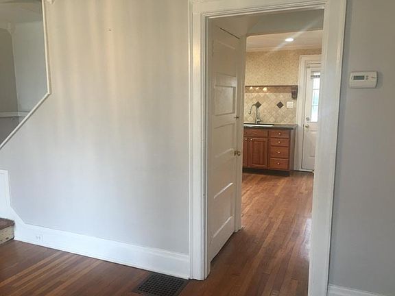 3rd image of 3867 Beech St