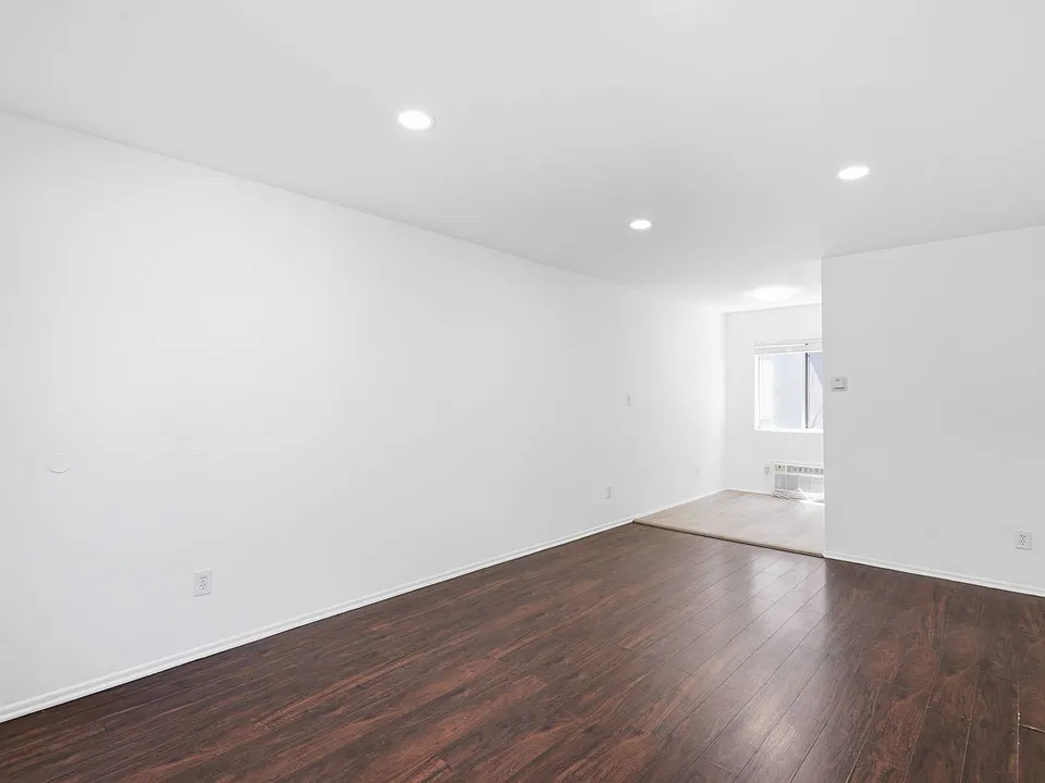7100 Fulton Ave