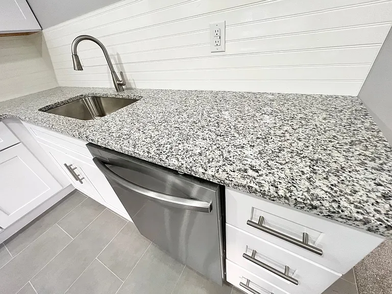 451 Frizzell Ave #D — Photo 6