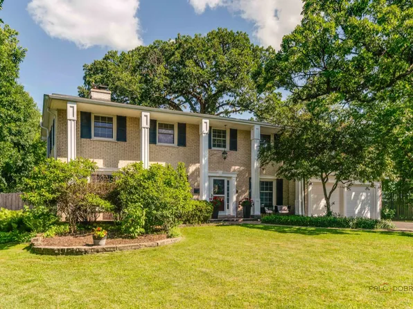 182 Blueberry Rd, Libertyville, IL 60048