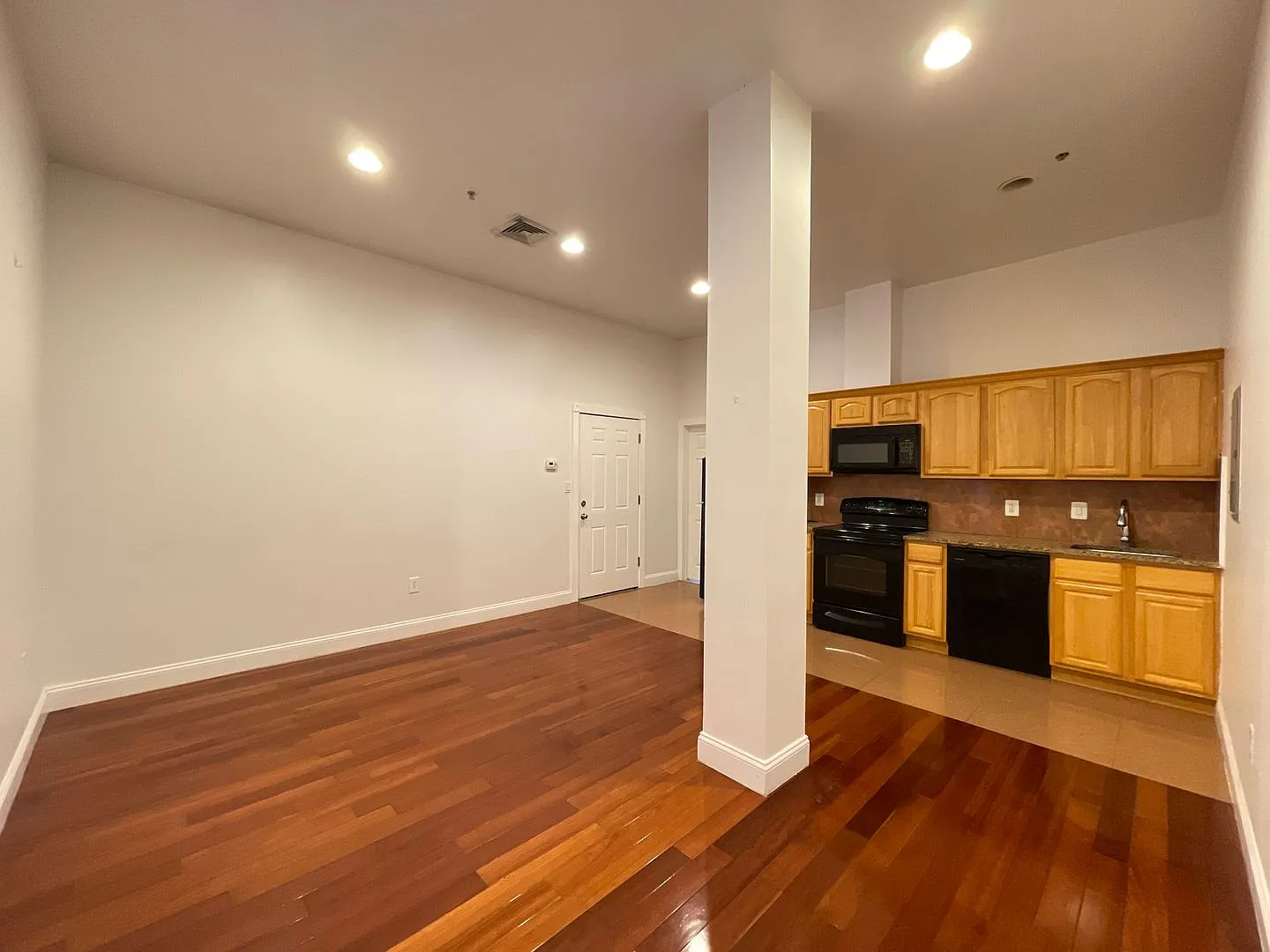 1027 Ridge — Photo 3
