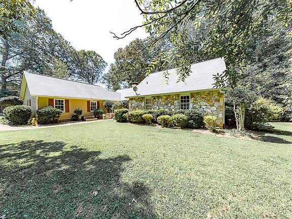 4th image of 4067 Devonshire Dr