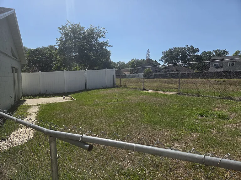 524 Madrigal Ct — Photo 10