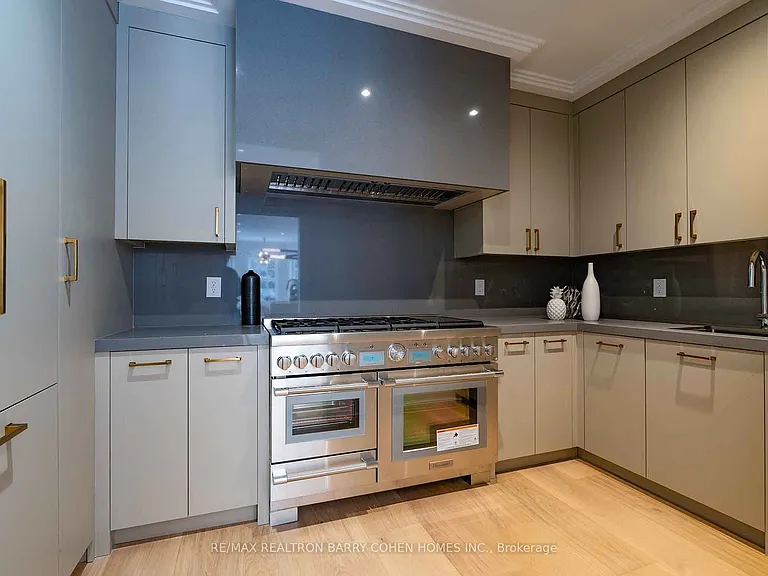 230 Dunvegan Rd — Photo 22