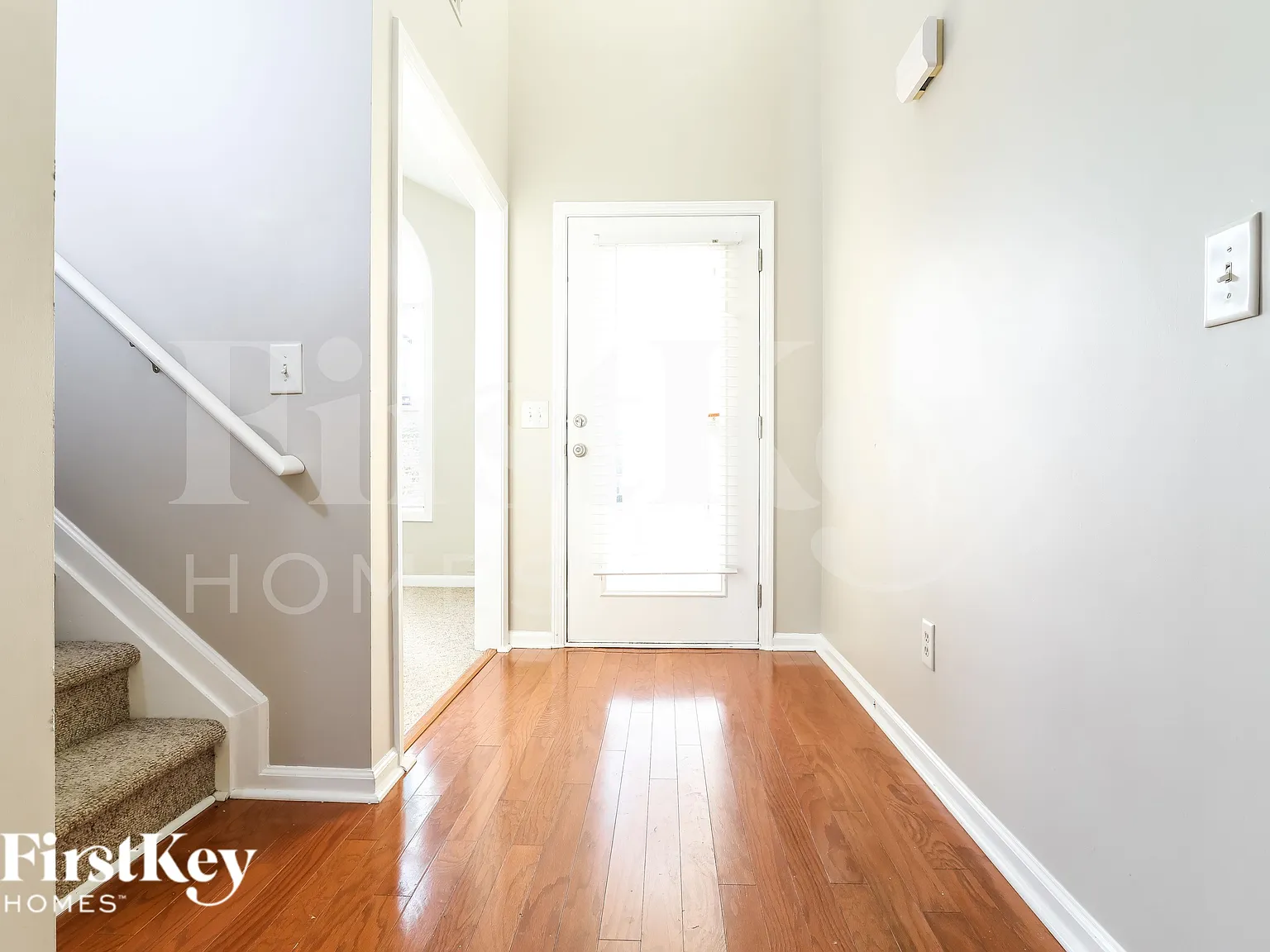3 bed, 2.5 bath, 1921 sqft, $2,360 — Photo 2