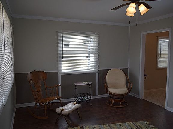 Living room - kitchen side 