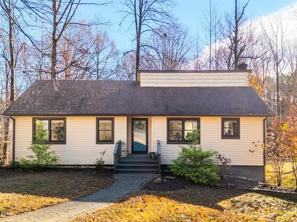 244 Ridgeway Dr, Farmville, VA 23901