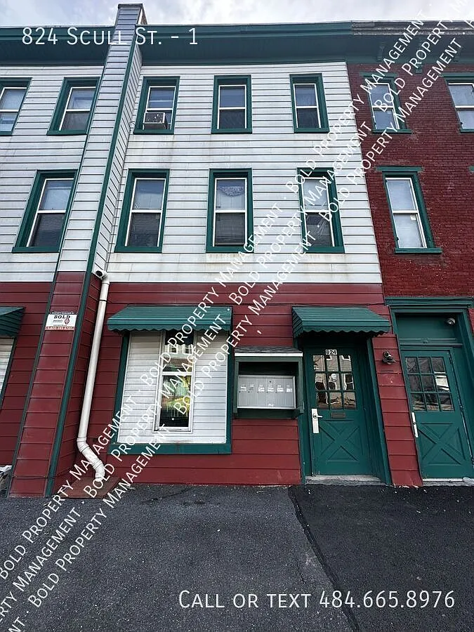 1 Room Unit — Photo 3