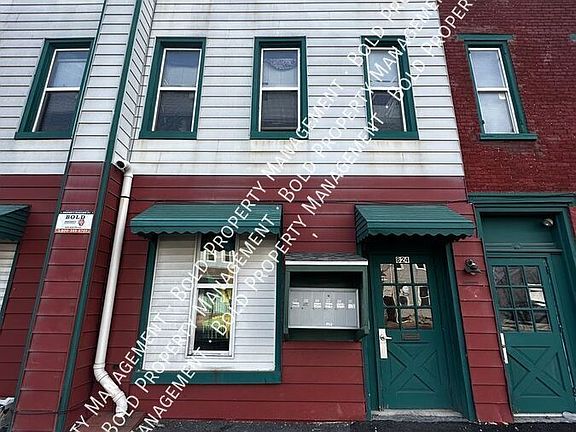 3rd image of 824 Scull St Unit 1
