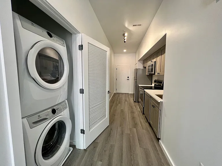 725 W Pratt St. — Photo 147