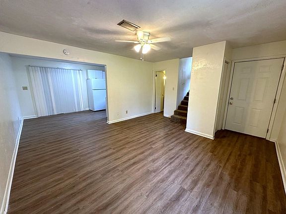 3rd image of 1425 Fisher Ln