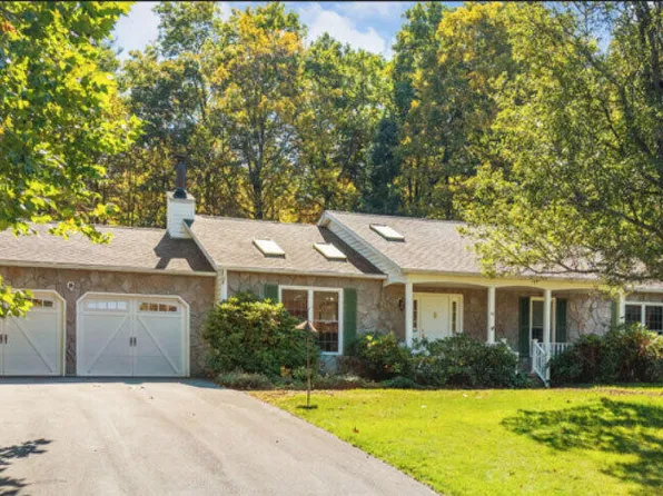 40 Gloucester Street, Clifton Park, NY 12065