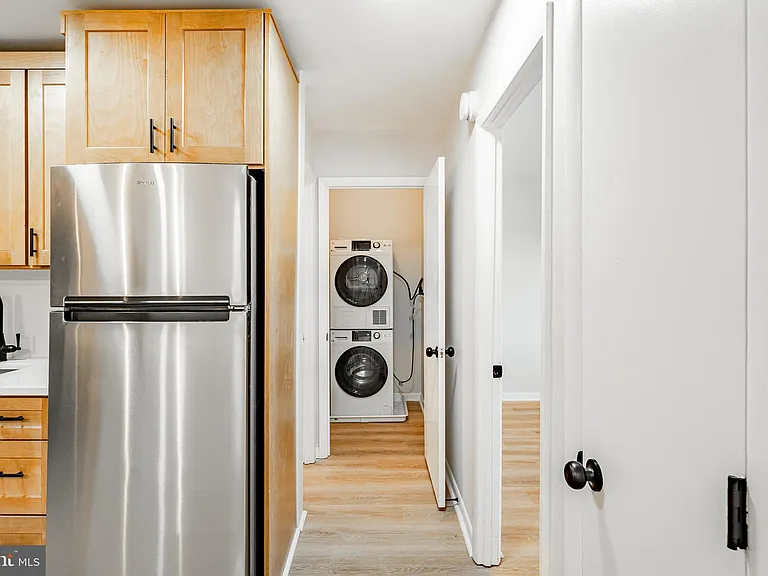 300 N Penn St #W7 — Photo 13