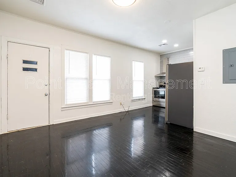 1827-1829 W Walker St #2 — Photo 3
