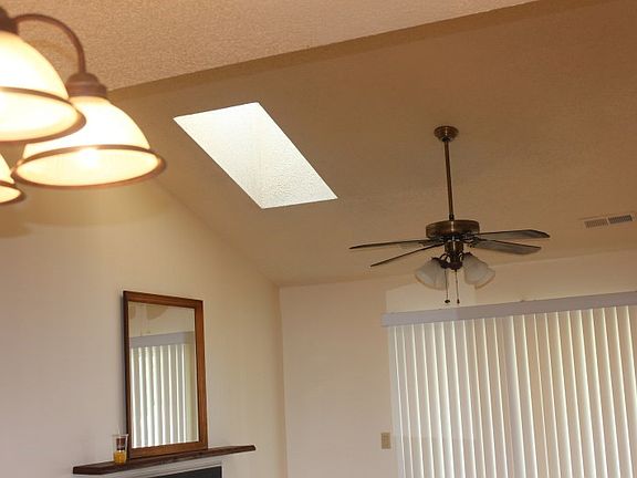 5th image of 504 Thorncliff Dr