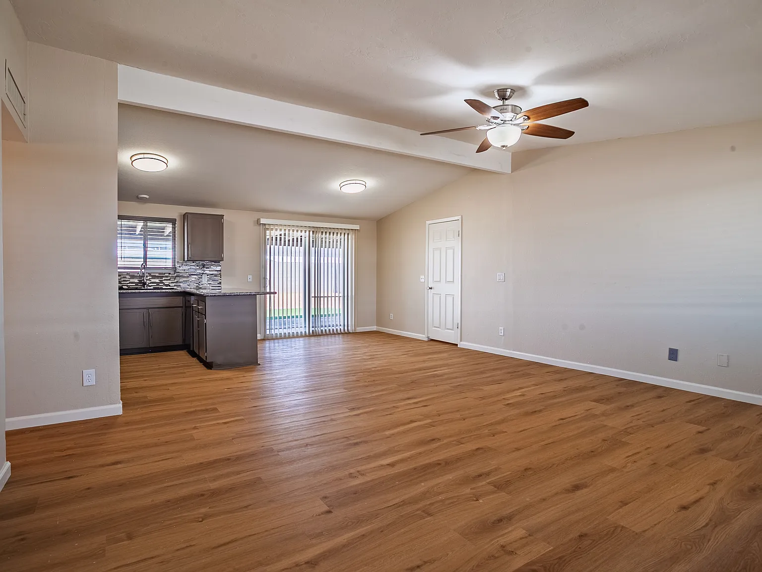 3 bed, 1324 sqft, $1,950 — Photo 4