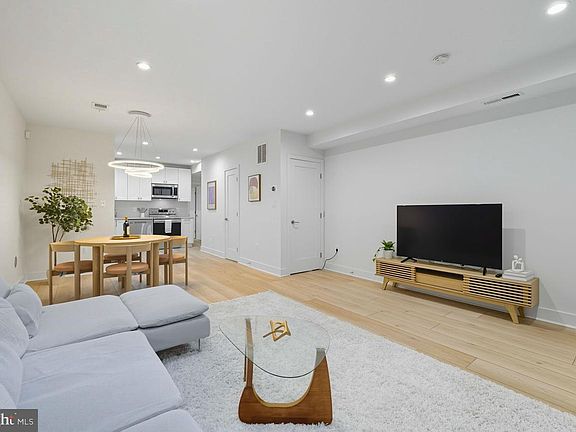 4th image of 2812 13th St NW APT 1