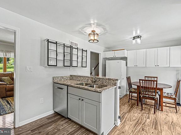 5th image of 530 Mount Holly Dr