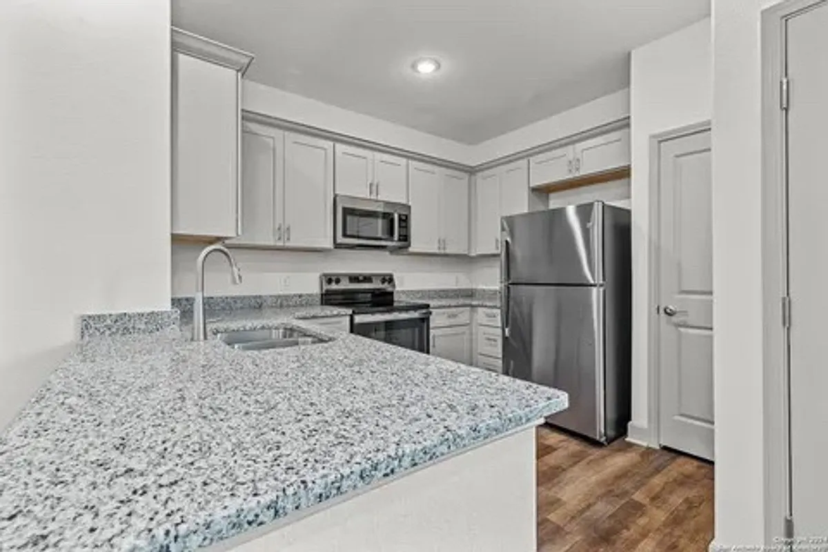 Building Photo - 7625 Briarwood Pass #102