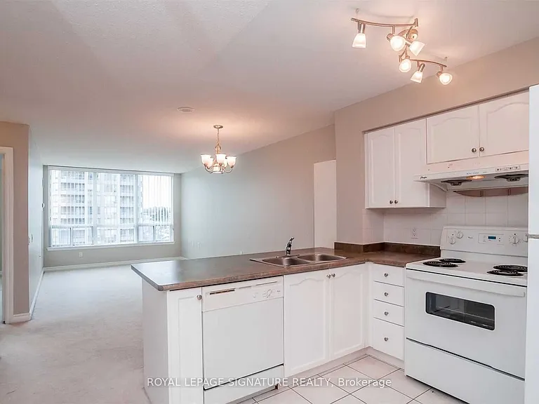 9017 Leslie St #603 — Photo 4