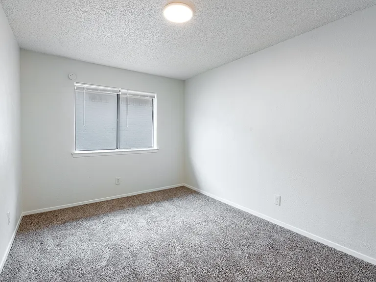 5417 Knollridge Dr — Photo 12