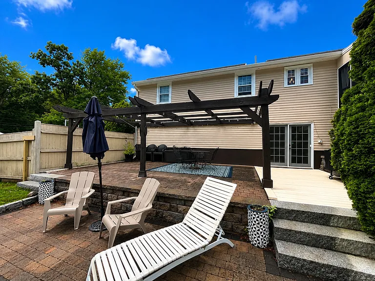 2 Johnson Ln — Photo 2