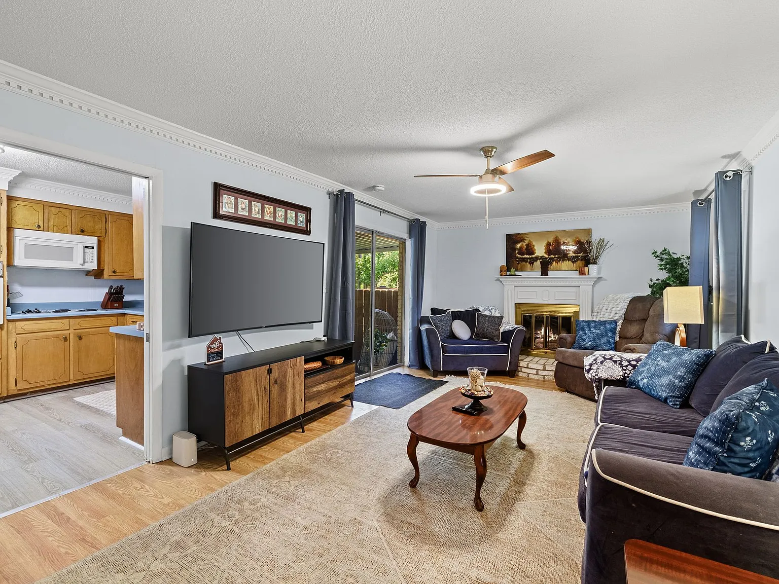 5 bed, 2.5 bath, 1423 sqft, $3,800 — Photo 3