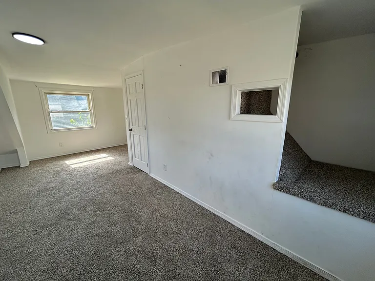 77 Wise Ave — Photo 14