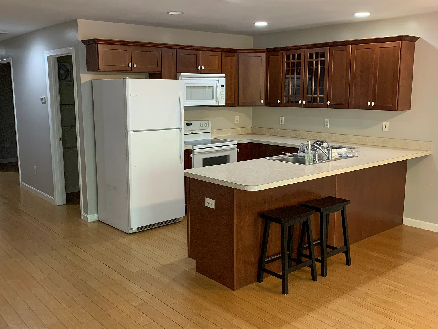 1 bed, 1500 sqft, $2,100 — Photo 3