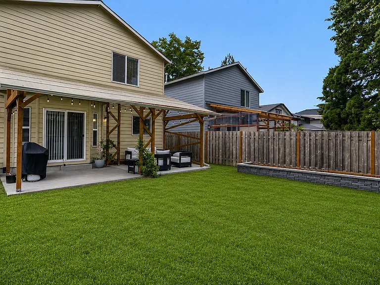 8573 SE Gray St — Photo 27