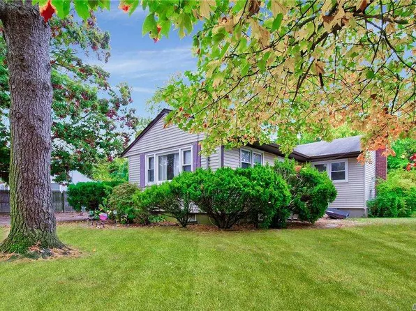 78 Brooklyn Ave, Wyandanch, NY 11798