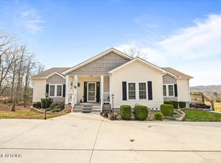 1048 Deerfield Way, La Follette, TN 37766