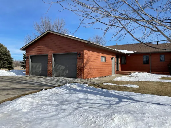 2726 Railroad Cir, Aberdeen, SD 57401