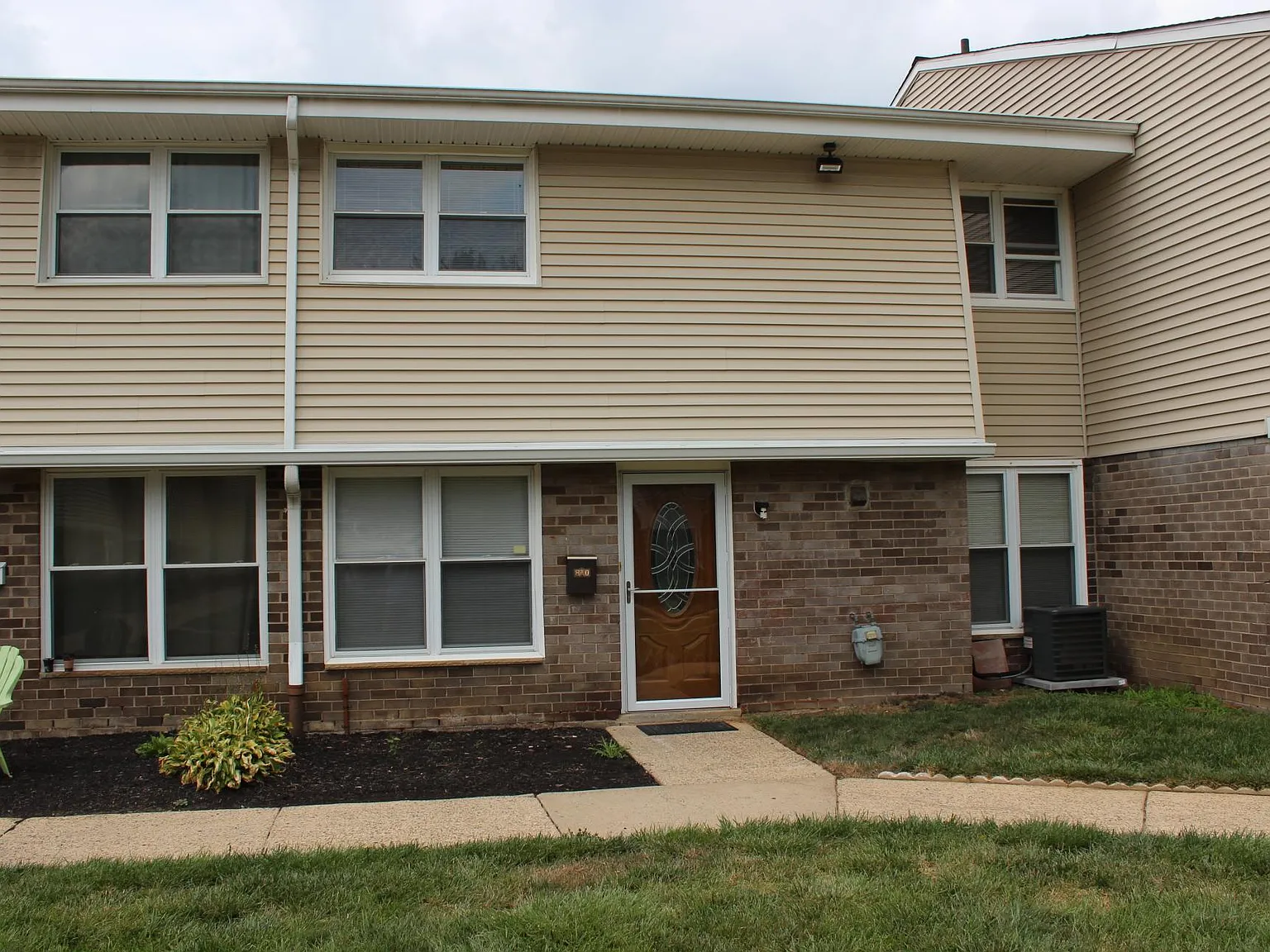2 bed, 1.5 bath, 1133 sqft, $1,595 — Photo 1
