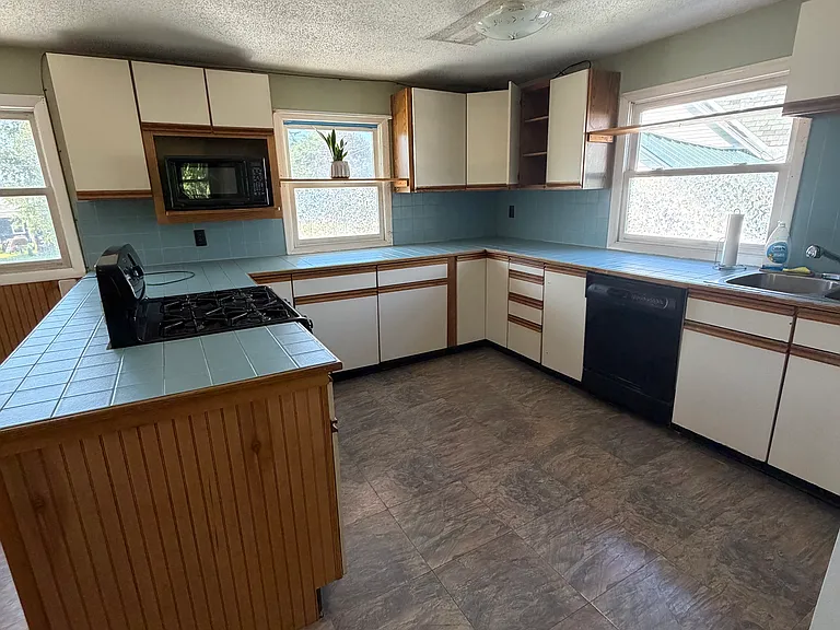 48 Washington St #1 — Photo 11