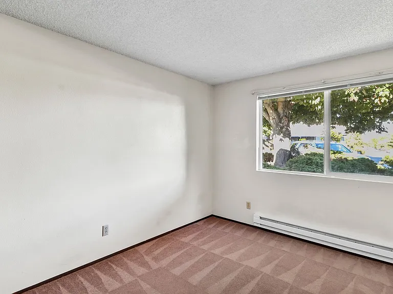 Idylewood Apartments — Photo 20
