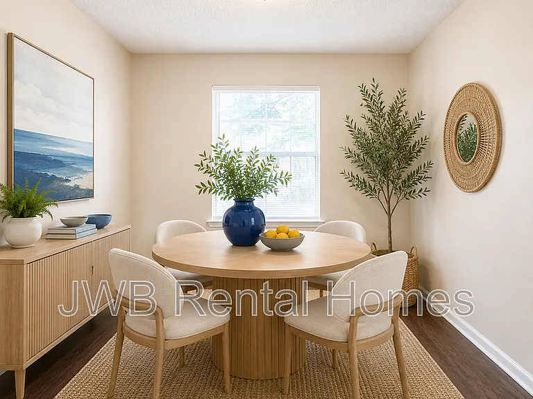 1520 W 27th St — Photo 5