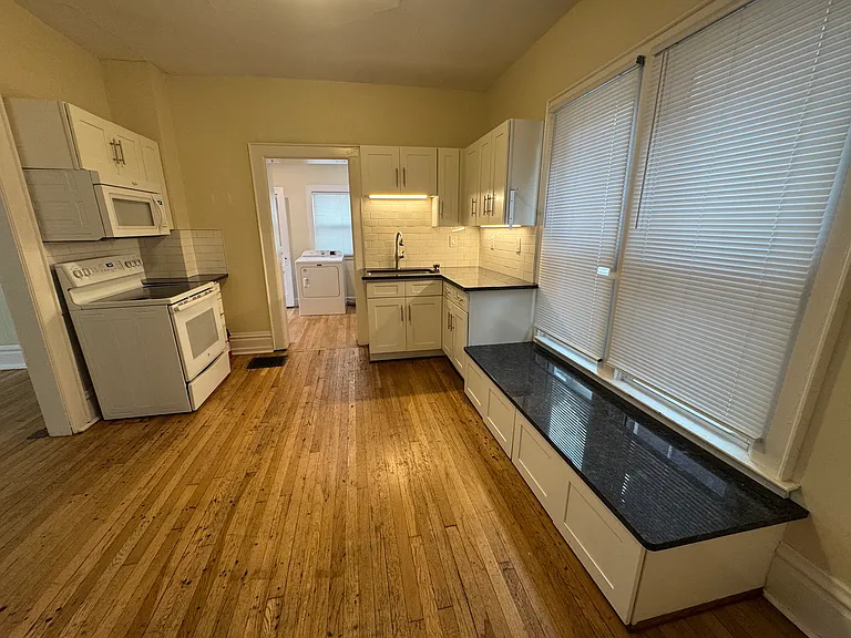 113 E Oakland Ave — Photo 5