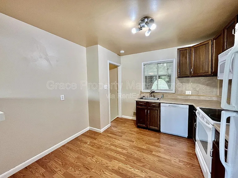10758 Ogden St — Photo 4