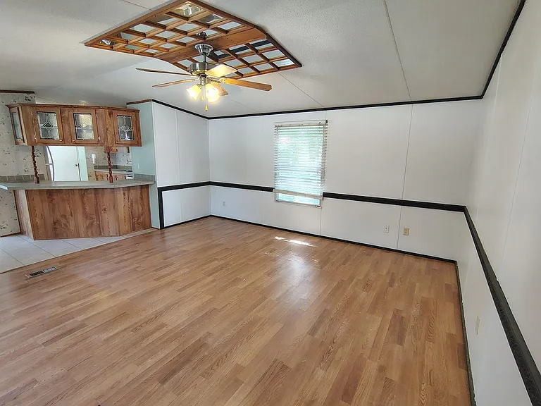 225 Community Dr #2 — Photo 3