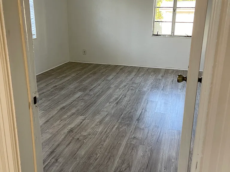 647 Kirkwood Ter N — Photo 15