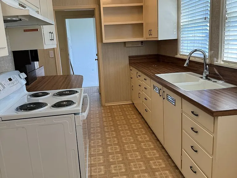 1533 Melrose St — Photo 18