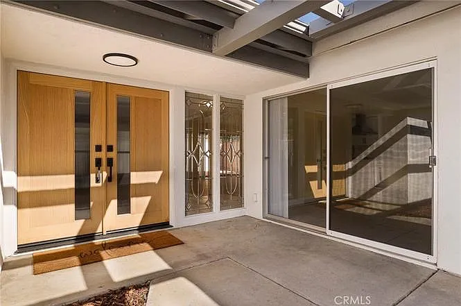 20017 Hemmingway St — Photo 3