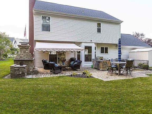 3rd image of 12 Rockledge Ct