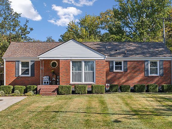 3rd image of 1729 Merritt Dr