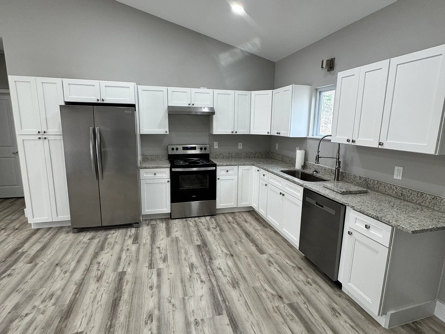 3 bed, 2.0 bath, 1400 sqft, $1,800 — Photo 3